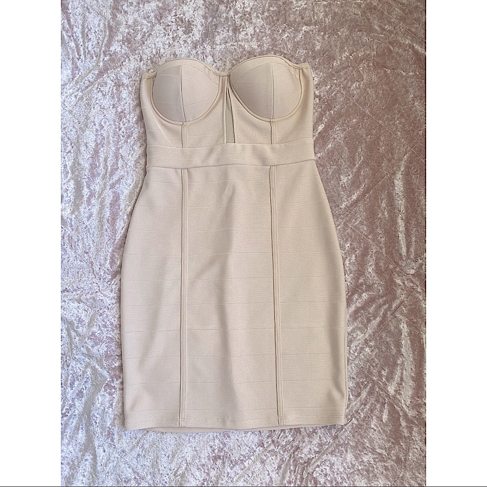 Cream strapless mini dress 🐚